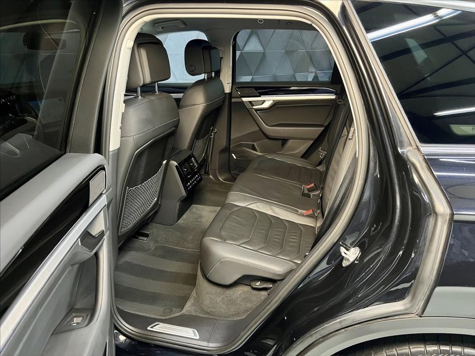 Volkswagen Touareg 3.0 TDI 210KW 4M ELEGANCE,VZDUCH,IQ.LIGHT - 7