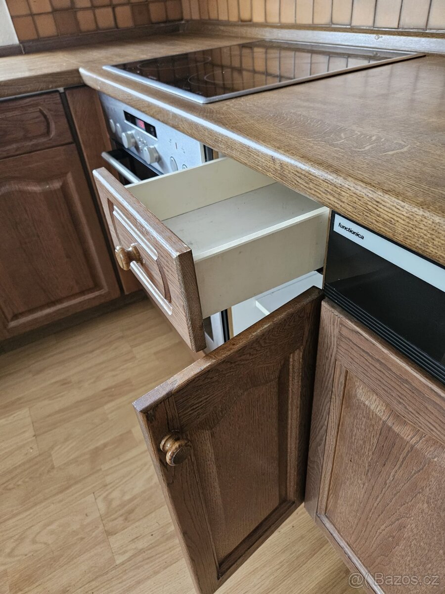 Masivní kuchyňská linka z Německa se spotřebiči - 7