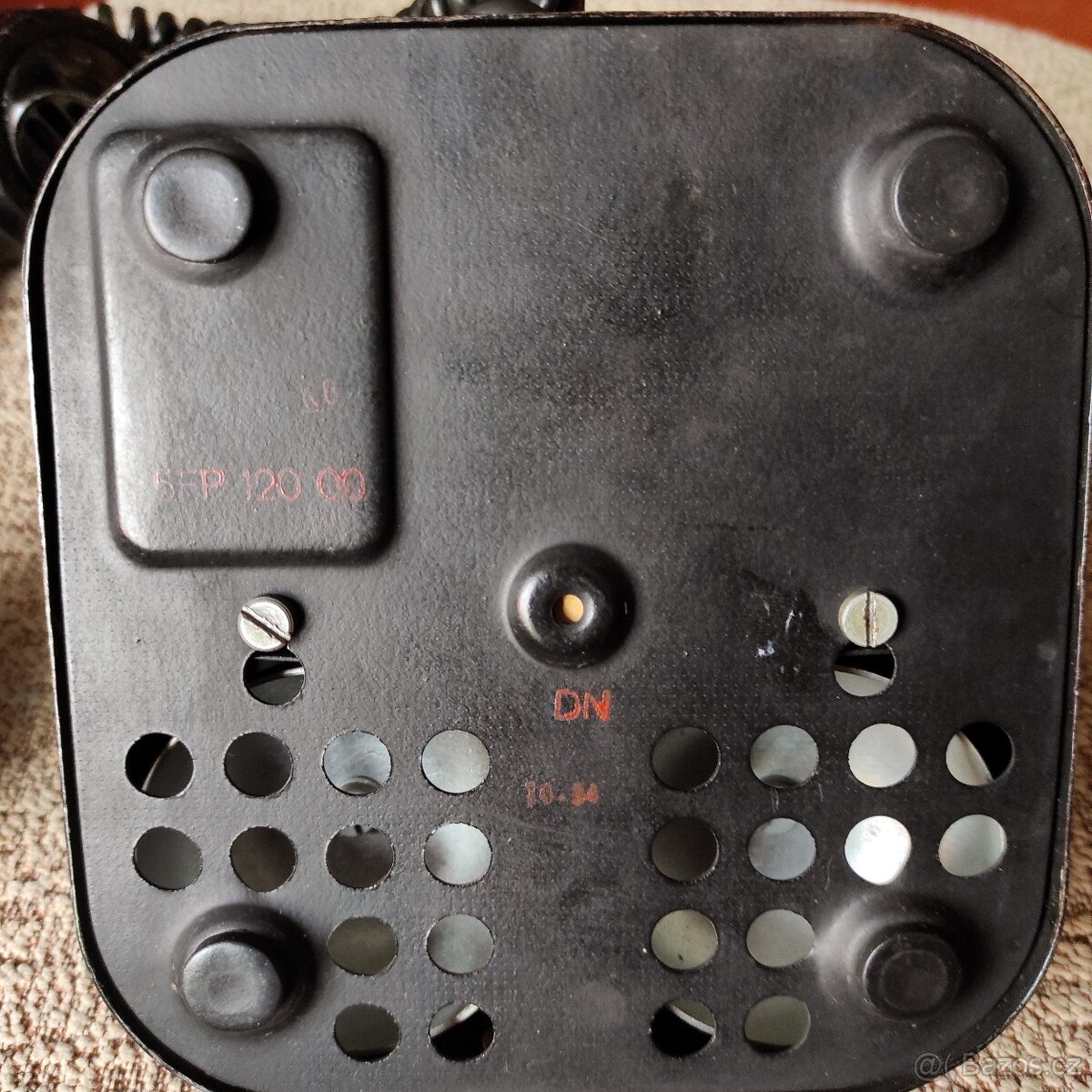 Starý vidlicový telefon s otočnou číselnicí - 7