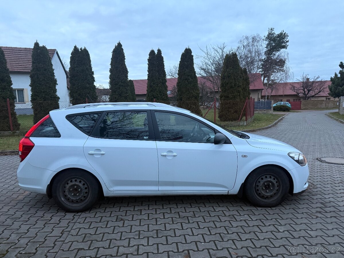 KIA Ceed 1.4 77kW - r.v. 2011 - náhradní díly - 7