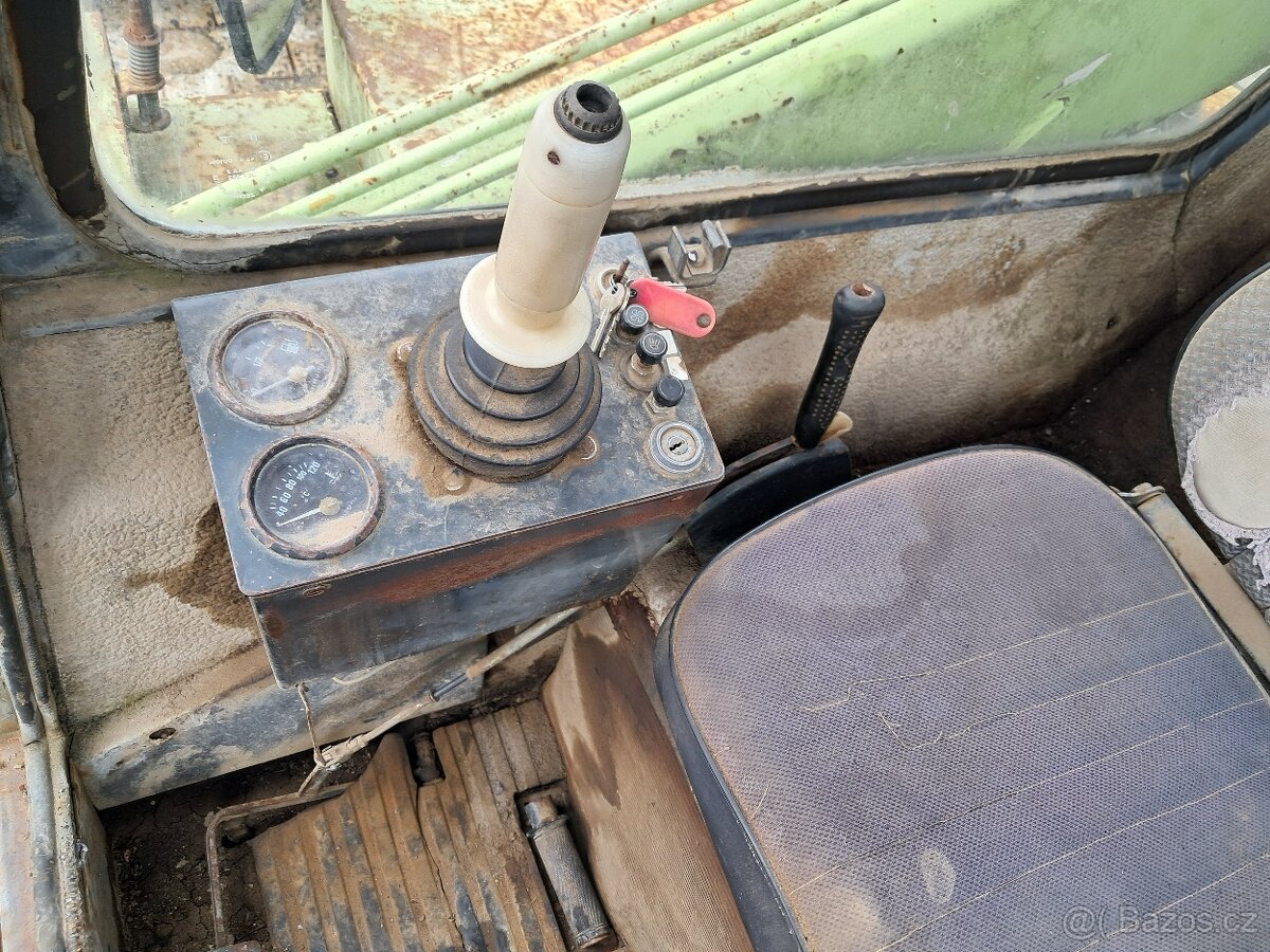 Prodám smykový nakladač UNC 750 - 7