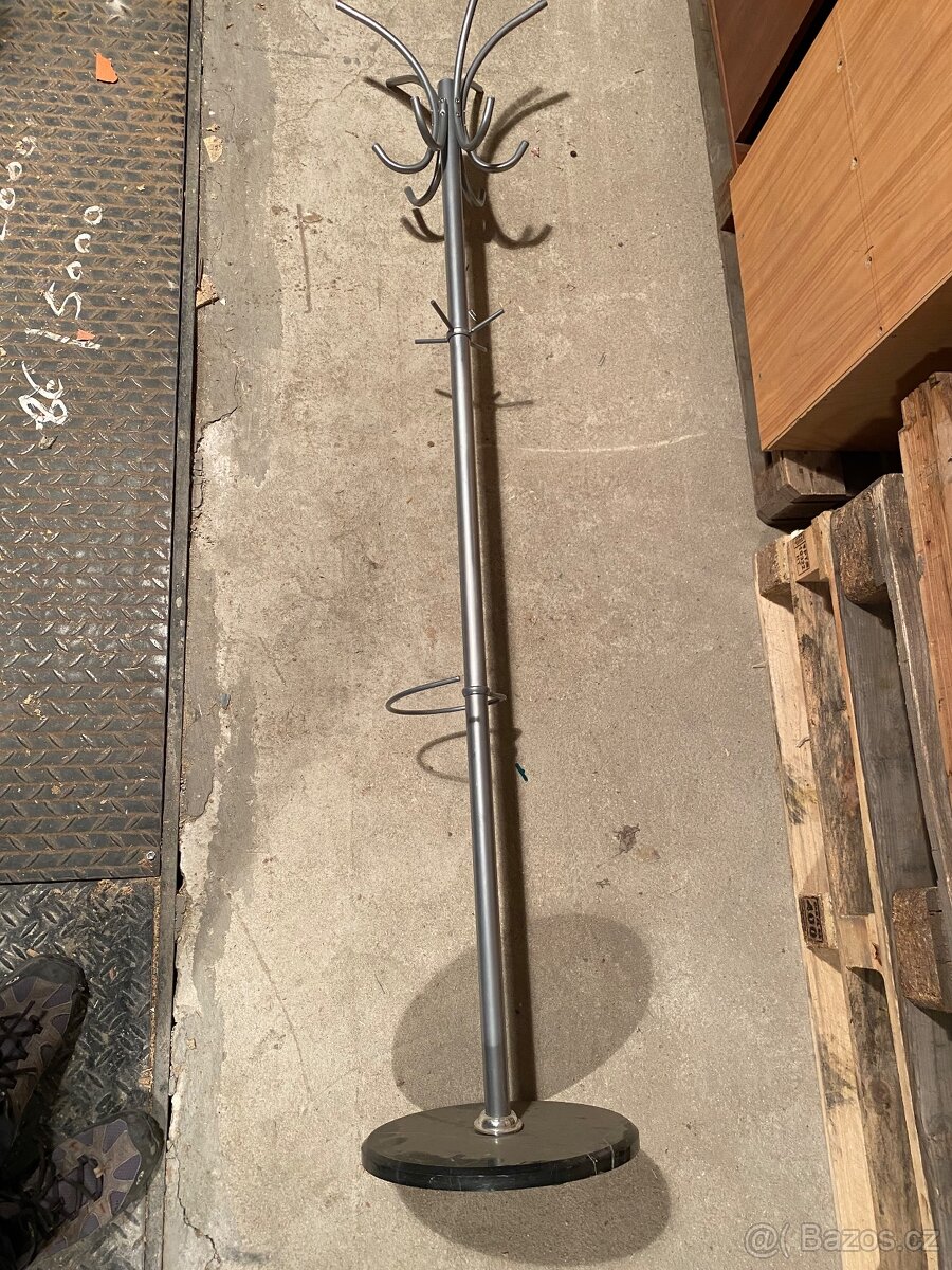 Věšák kovový, dřevěný, více kusů - 7