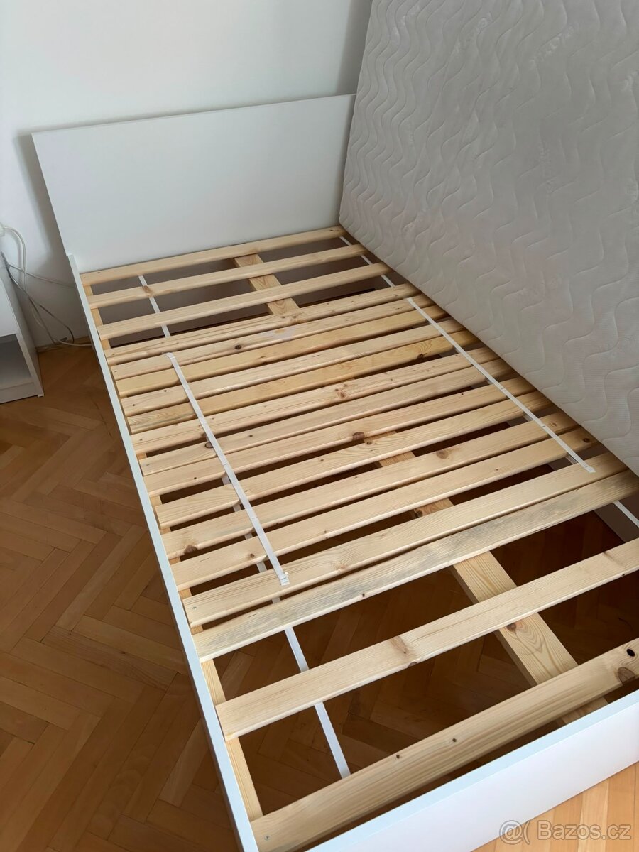 Postel a noční stolek - 7
