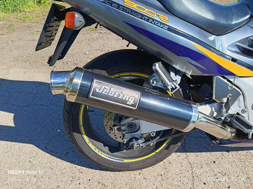Suzuki RF 900 R - 7
