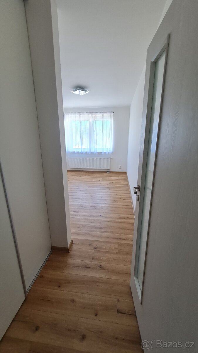 Pronájem bytu 3+kk • 77 m² bez RK - 7
