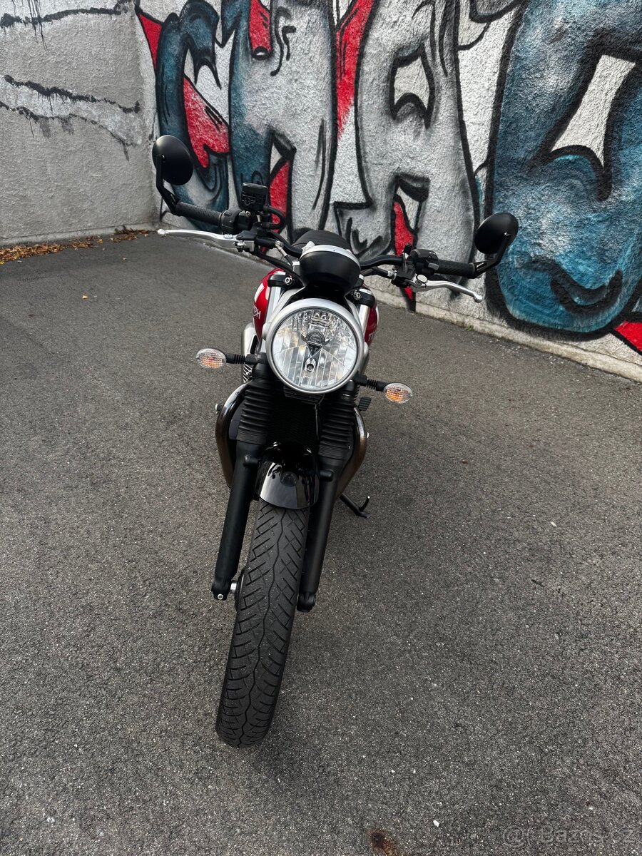 Triumph Street twin 900 - 7