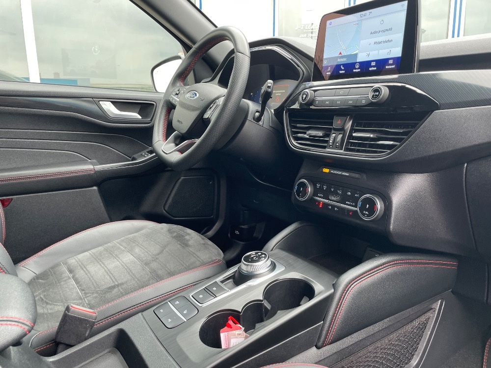 FORD KUGA 2,5 Plug-in HYBRID - 7