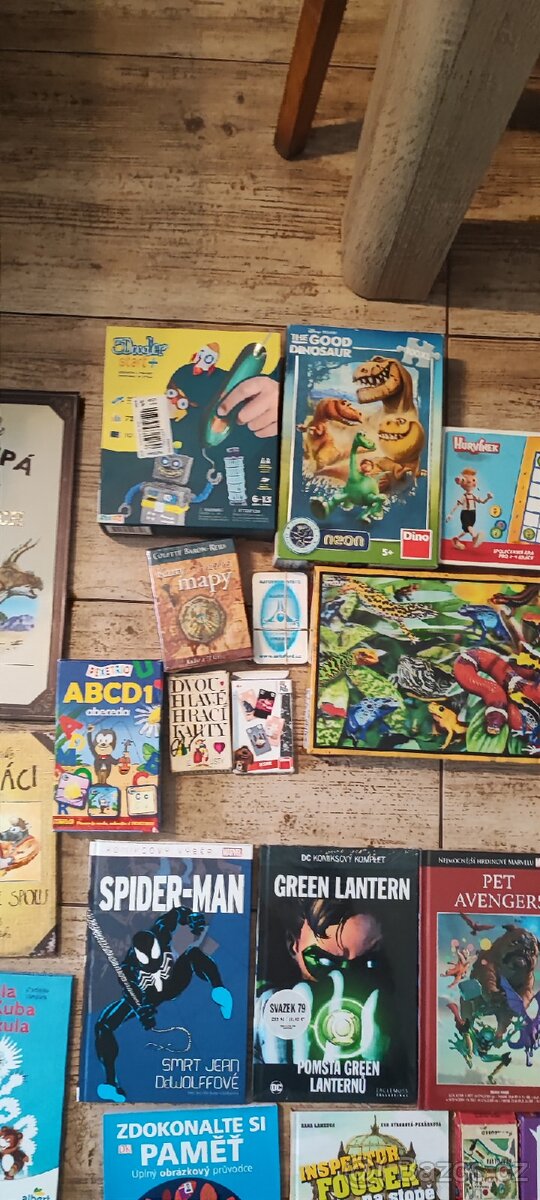 Knížky , hry , komiksy Marvel , puzzle pouze celek - 7