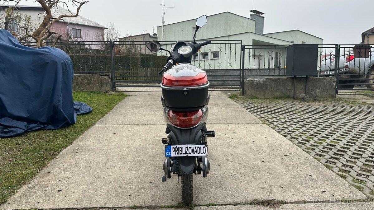Elektroskútr Racceway E-Moped 70 km/h Nejlepší tuning 5,2kW - 7