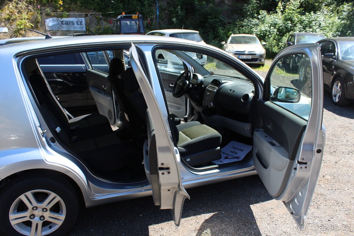 Daihatsu Sirion - 7