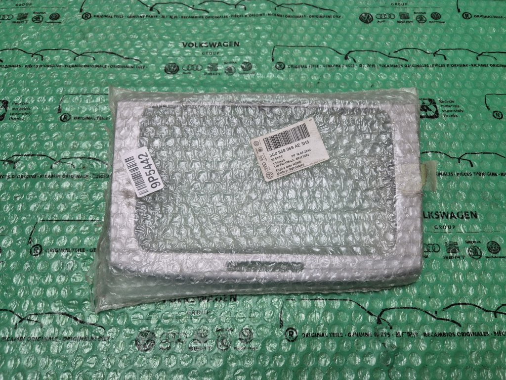 krytka spínačů (rámeček autorádia) matný chrom VW Passat (B6 - 7