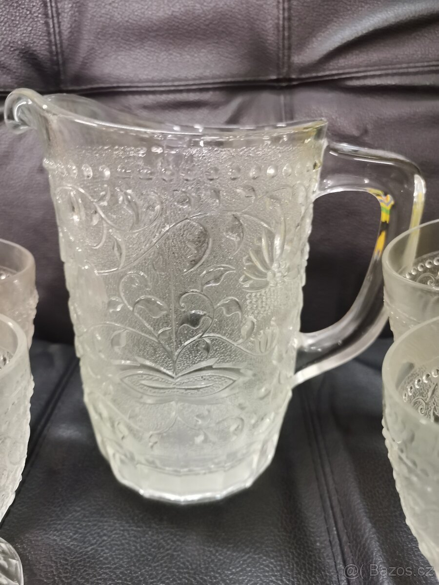 Džbán a šest poháru. - 7