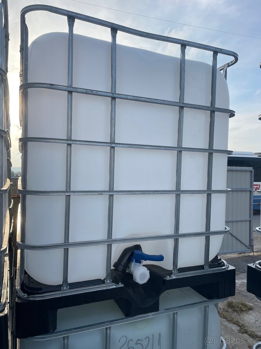 Prodám IBC nádrže na vodu objem 1000 litrů - 7