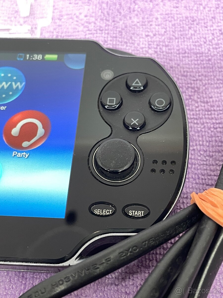 PS VITA oled + 4gb karta - 7