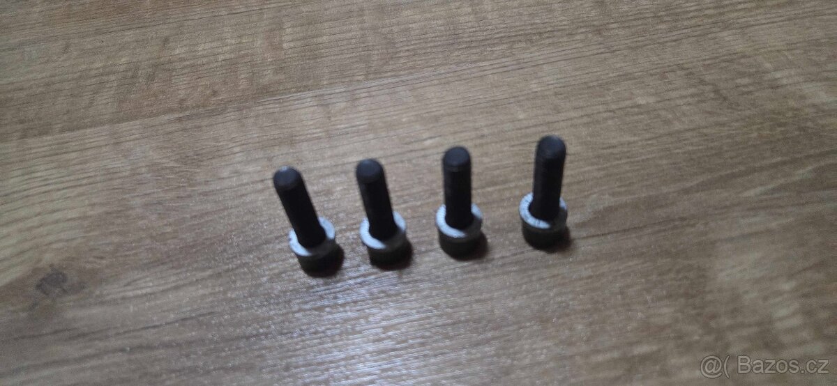 Simucube 2 Pro a quick release mistra ČR v simracingu 2025 - 7