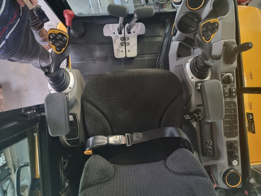 JCB 35Z s naklápěcím rotátorem Engcon, centr.mazání, A/C - 7