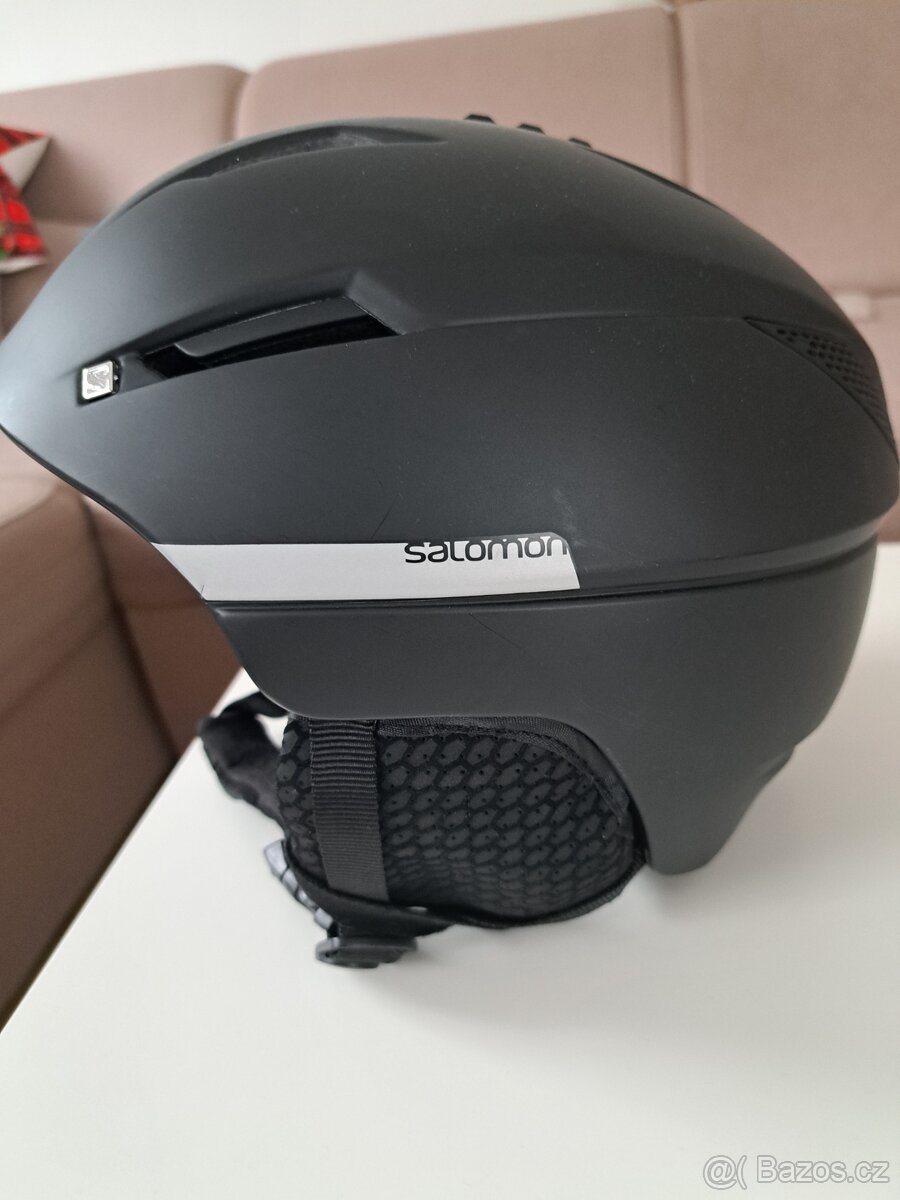 Lyže,hůlky a helmu a brýle - 7