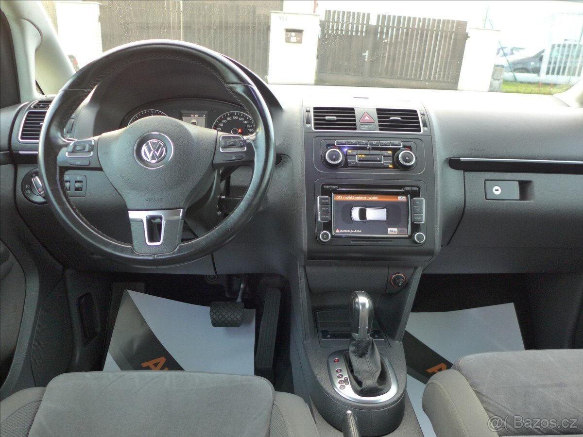 Volkswagen Touran 1,6 TDI KAMERA, TAŽNÉ, VÝHŘEV - 7