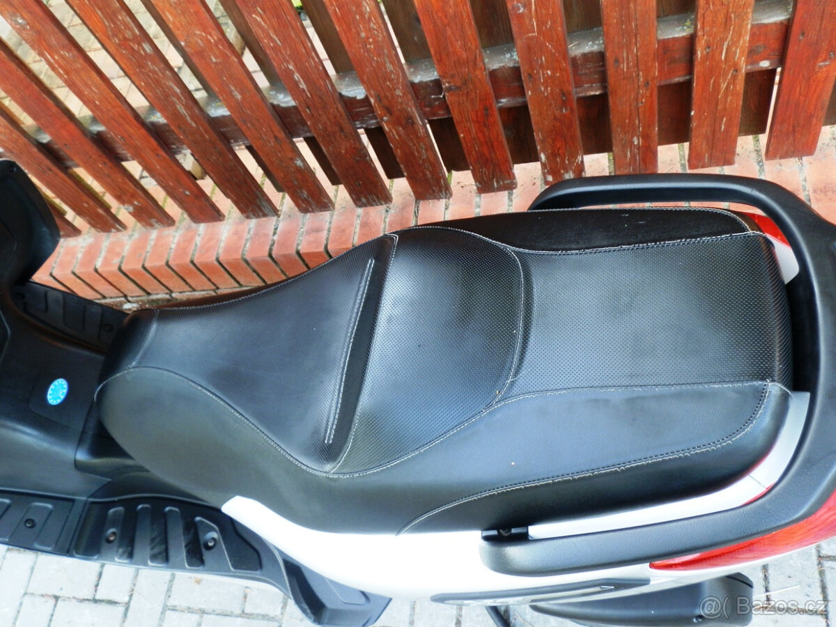 Piaggio X7 125 - 7