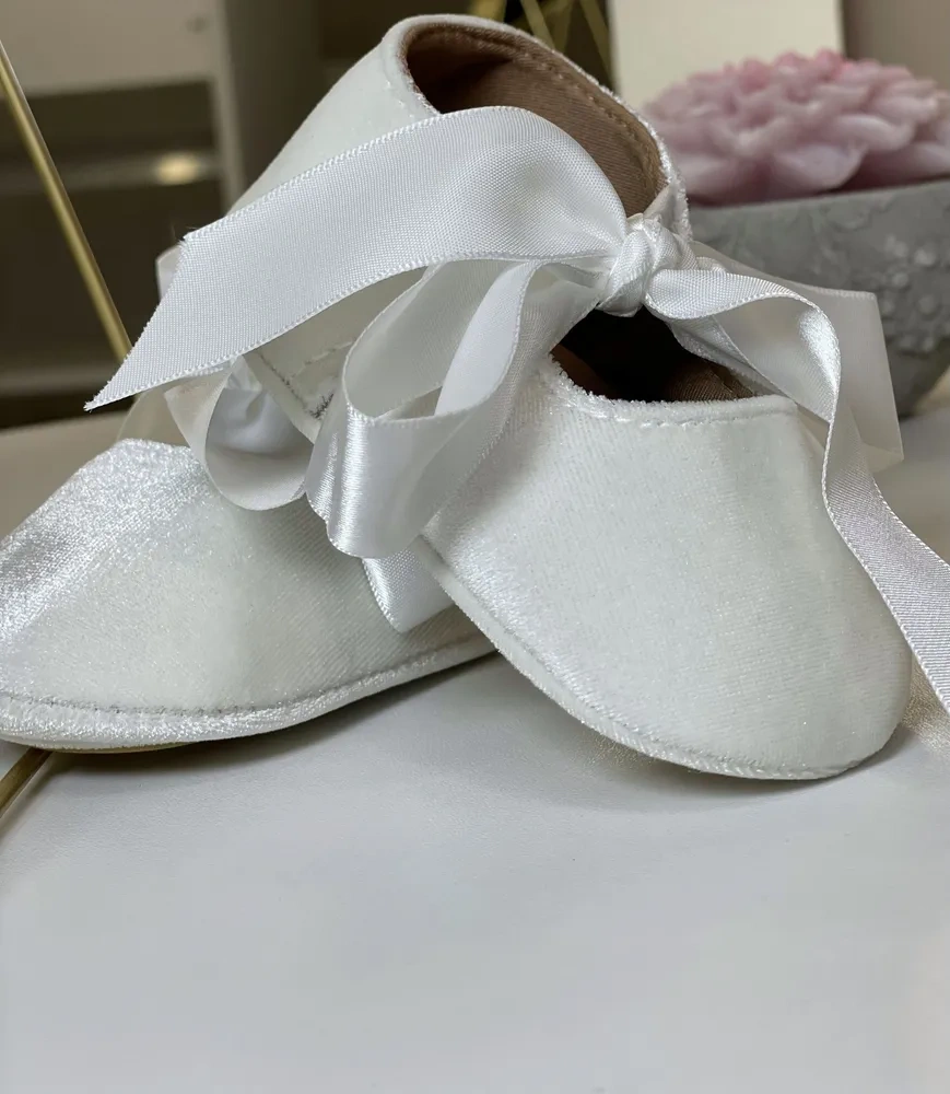 Nové, semišové capáčky s mašlí - 7