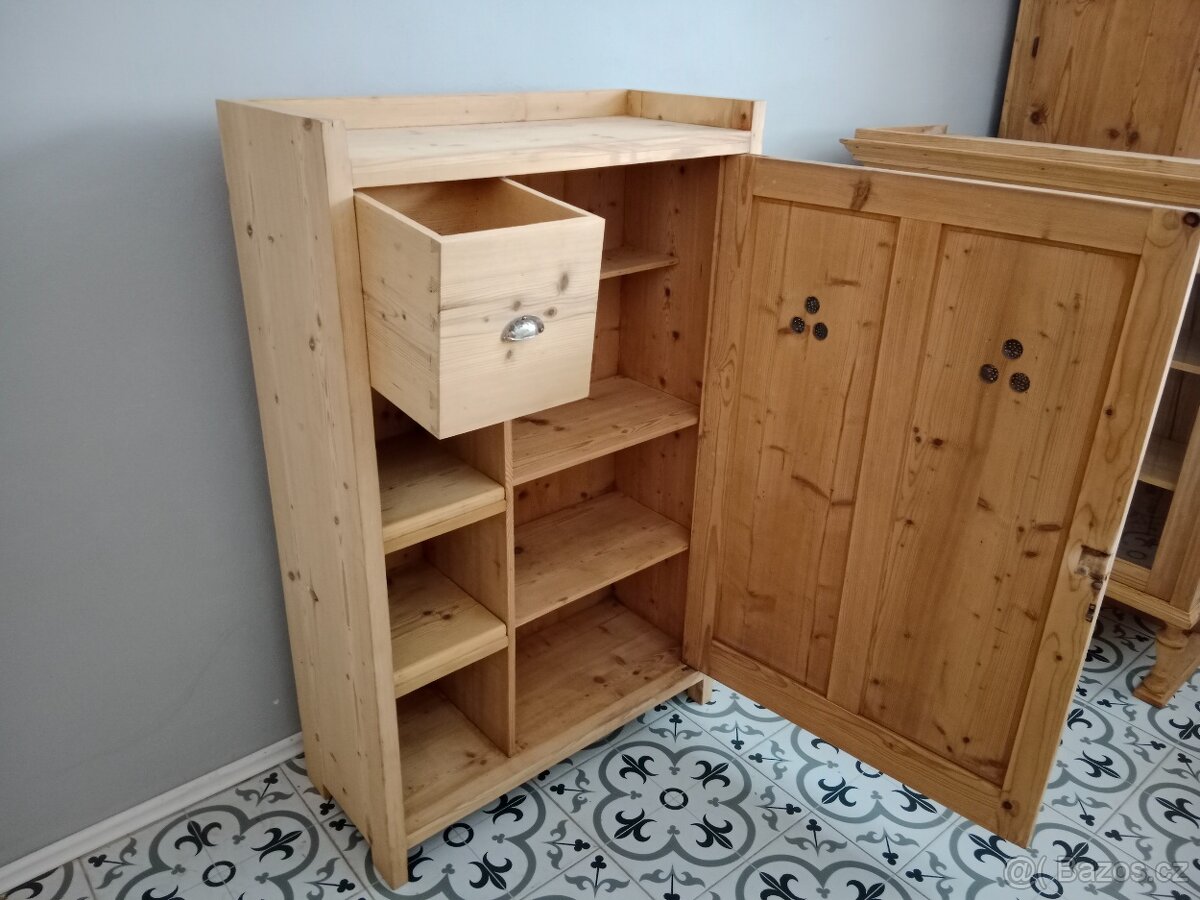 Stará skříňka, potravinka po renovaci - 7