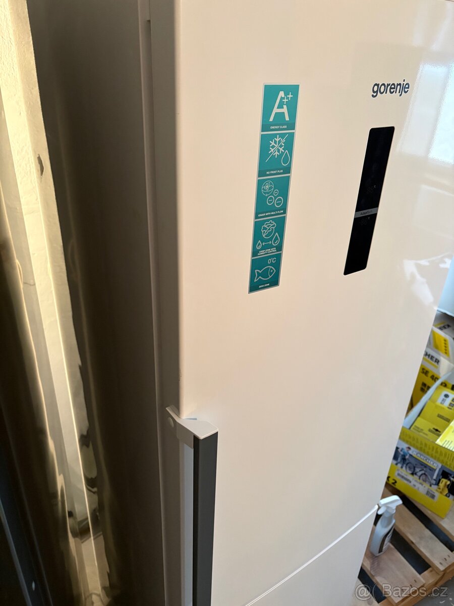 Lednice Gorenje na opravu - 7