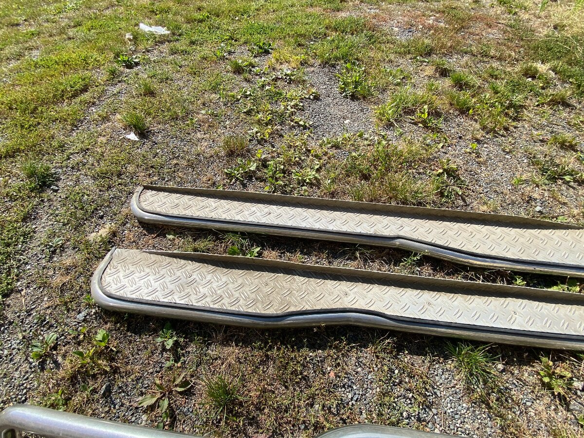 SSANGYONG MUSSO - PŘEDNÍ OCHRANNÝ RÁM A NÁŠLAPY COBRA - 7