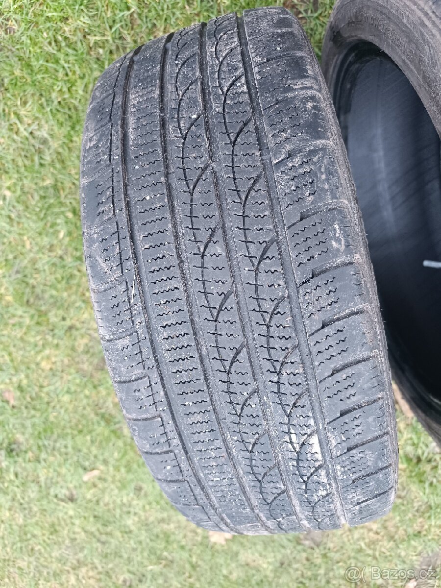 Pneu zimní 215/45 R17 - 7