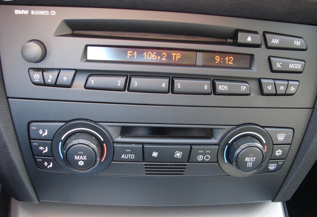 BMW 320 D (r.v.-2007,120 kw,serviska) - 7