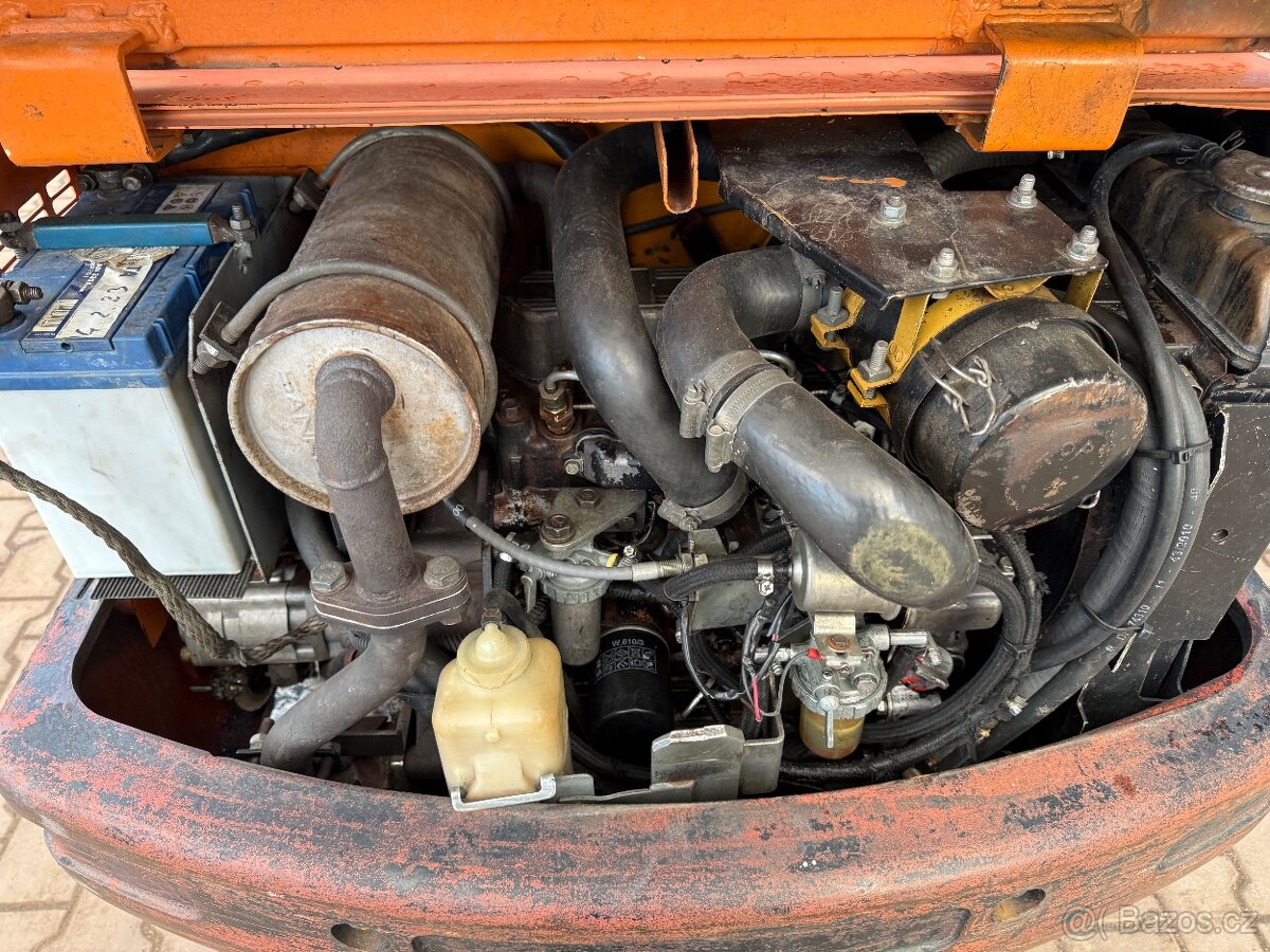 Hanix H15 minibagr 1,5T + 3x lžíce - 7