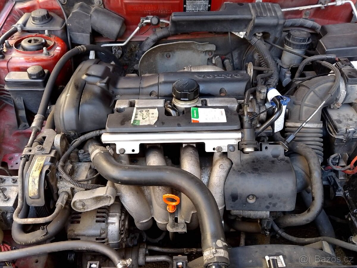 Prodám auto VOLVO V40 - 7