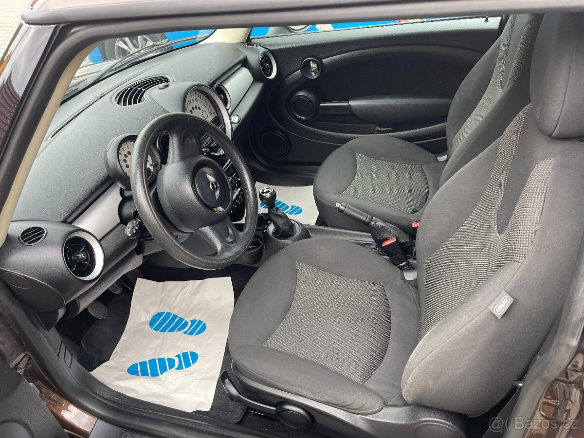 Prodám Mini Cooper 1.6 i,r.v.2012 75 koní, nový olej a brzdy - 7