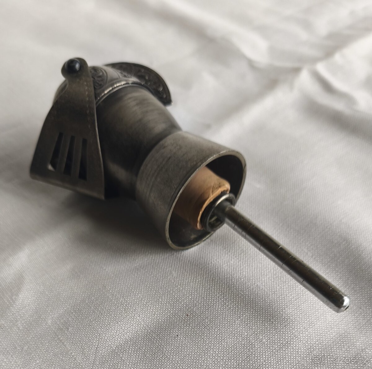 vintage nálevka na víno a vývrtka - 7