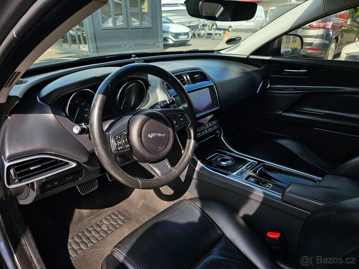 JAGUAR XE 2019 2.0D 132kW,VÝHŘEVY,NAVI,TEMPOMAT,SERVISKA - 7