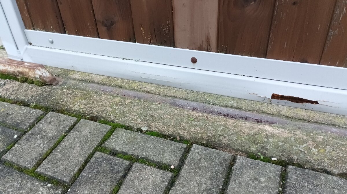 Kovová dvoukřídlá vrata, brána s dřevěnou výplní a pohonem - 7