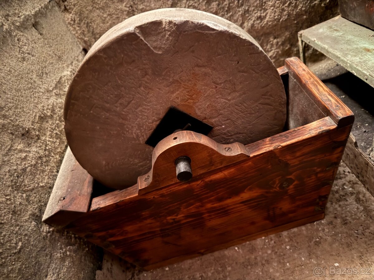 Kolovrátky 2ks , brusný kamen , váza - 7