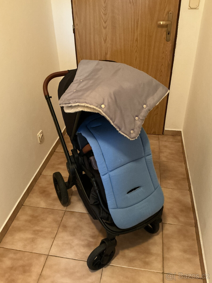 Sportovní kočárek s příslušenstvím - 7