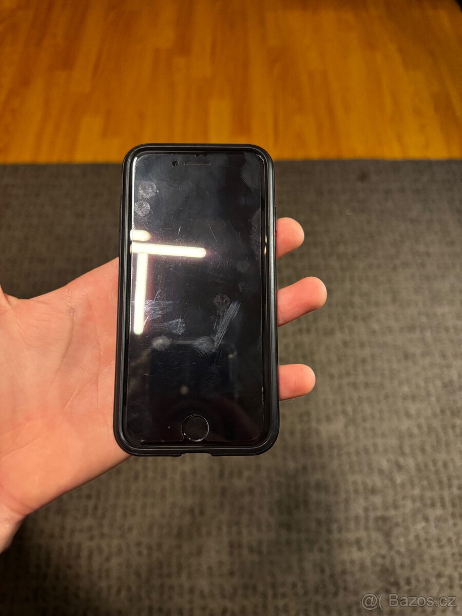 IPhone SE 2020 + příslušenství - 7