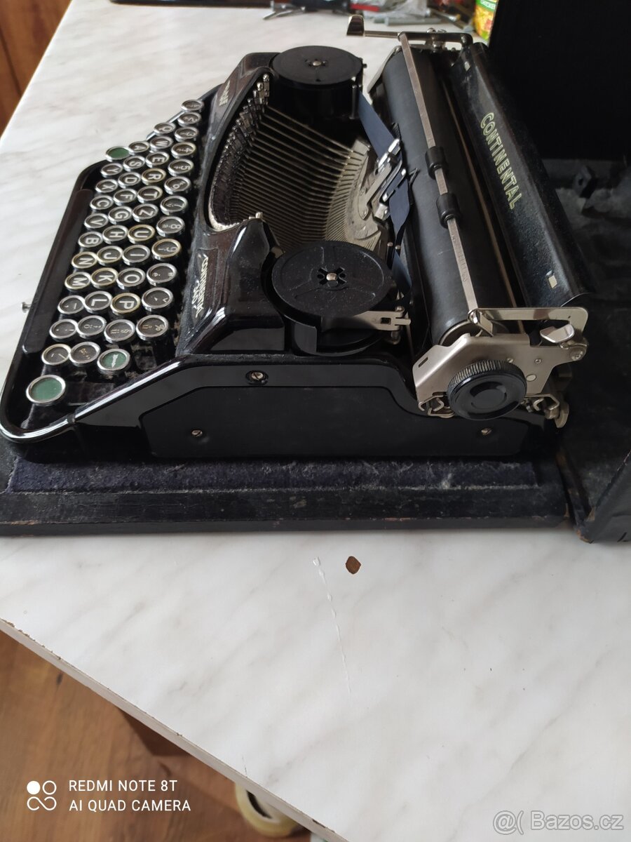 KUFŘÍKOVÝ PSACÍ STROJ - 7