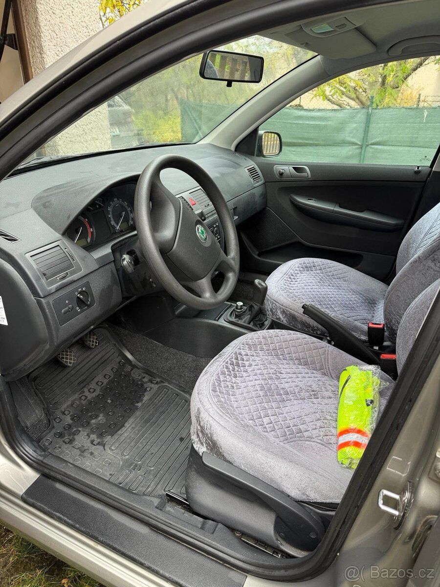 Garážovaná Škoda Fabia 1,2/47KW HTP po dědovi - 7