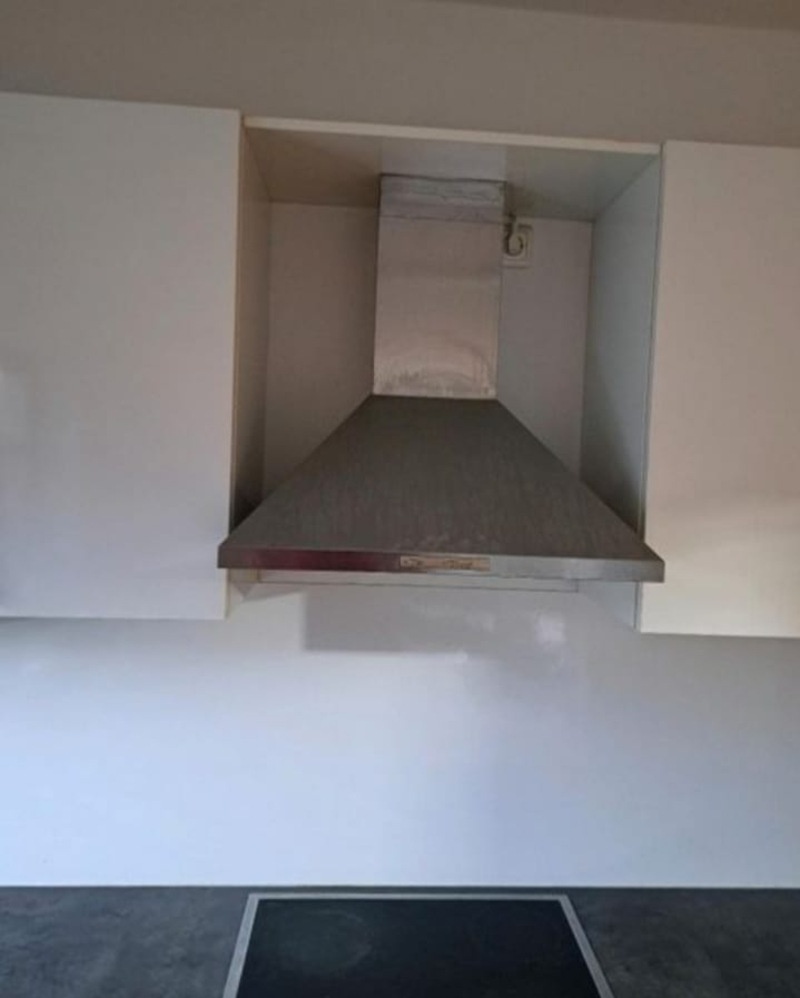 Kuchyně ve vysokém lesku se spotřebiči,5813 - 7