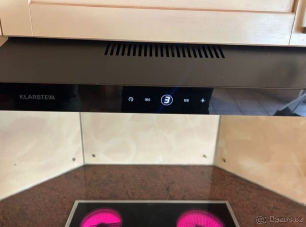 Prostorná venkovská kuchyně s vestavěnými spotřebiči,5594 - 7