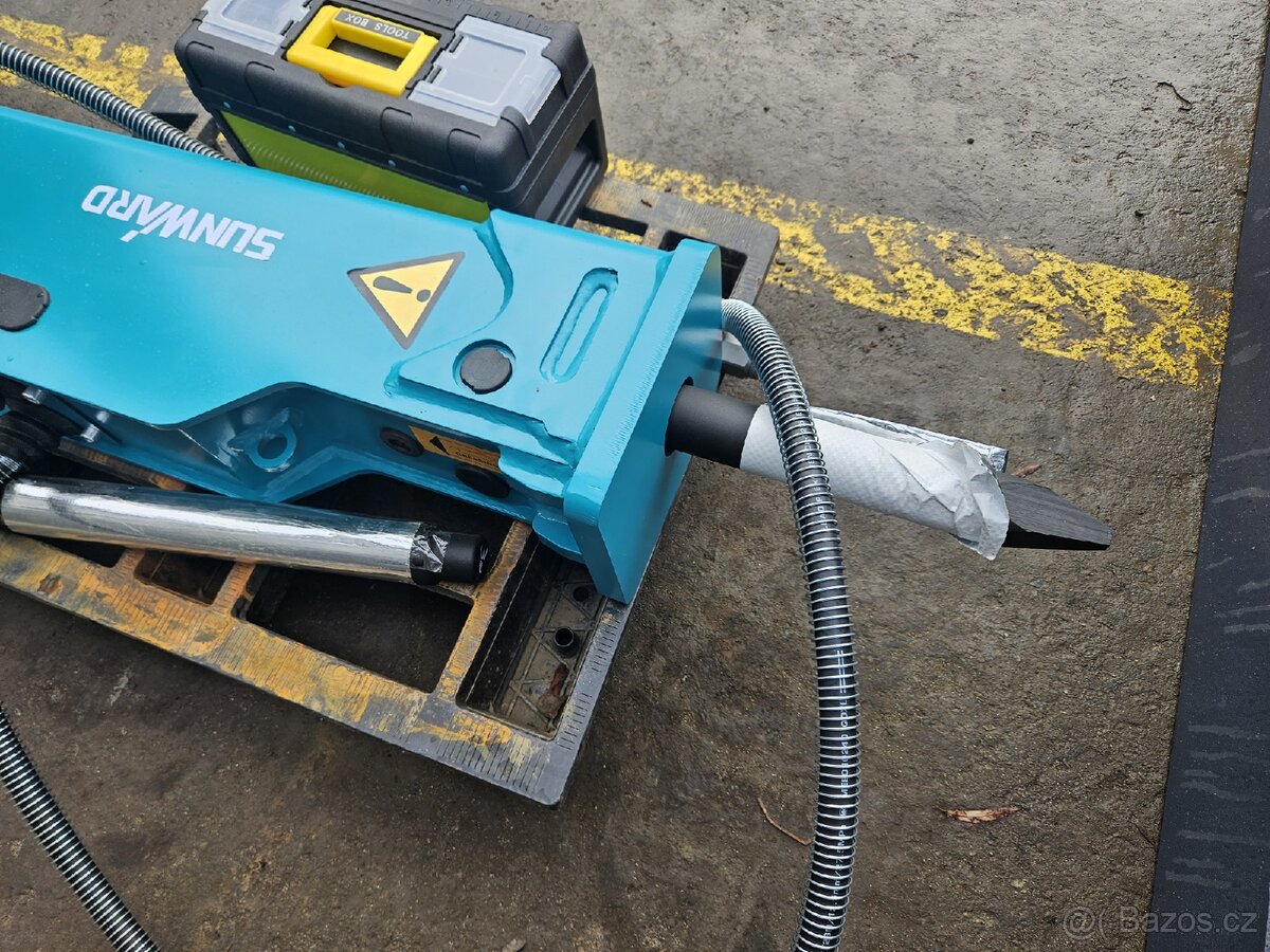 RYPADLO BAGR PÁSOVÝ 4000KG SUNWARD KUBOTA - 7