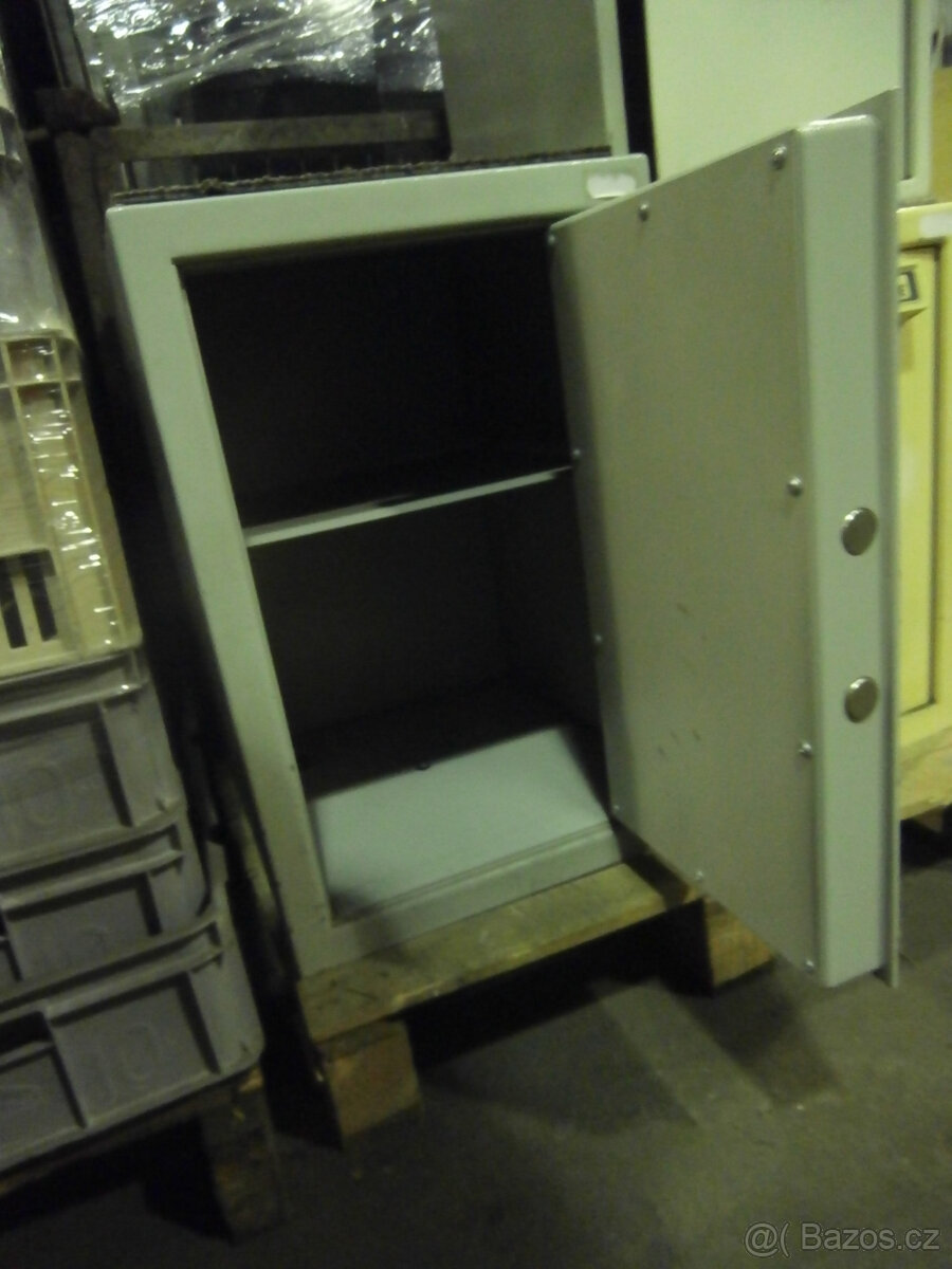 Trezor s elektronickým zámkem nefunkční za 500 kč - 7