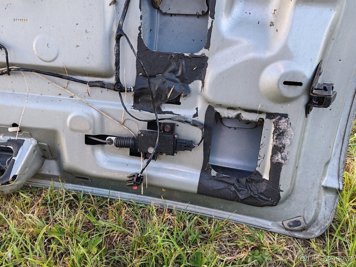 Chrysler Voyager zadní páté dveře, vrata... - 7