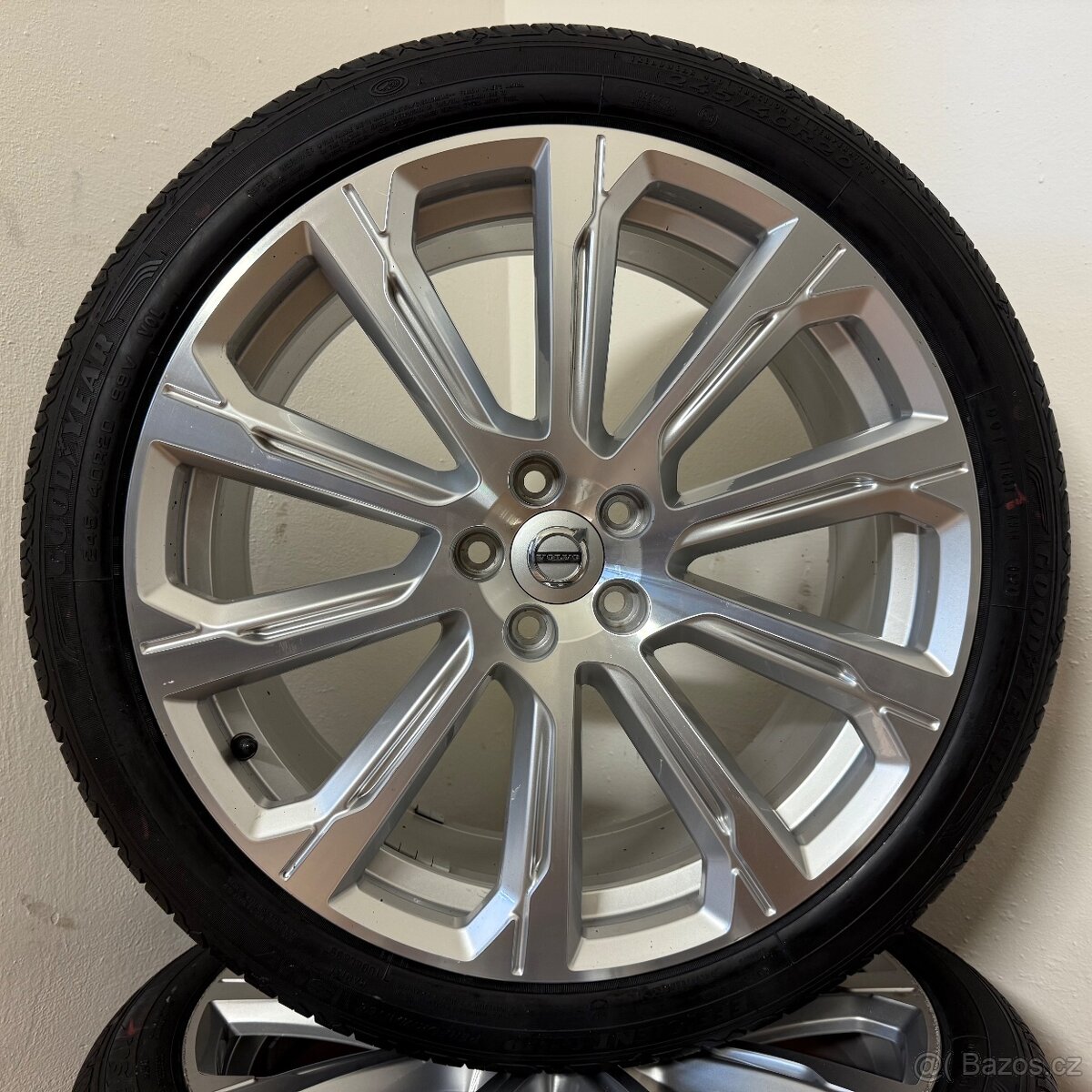 VOLVO V90 5x108 R20 ET42,5+LETNÍ 245/40R20 7,5mm - 7