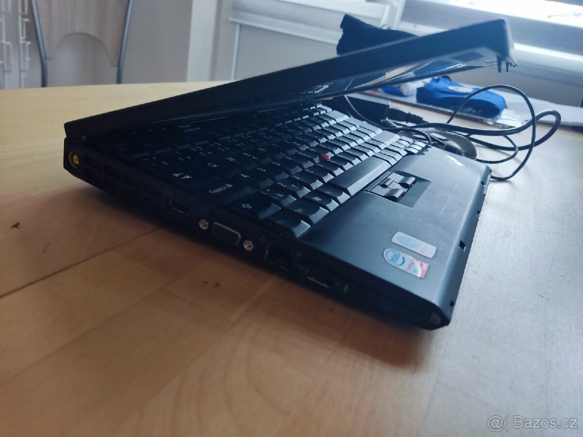 Notebooky Lenovo a HP - 7