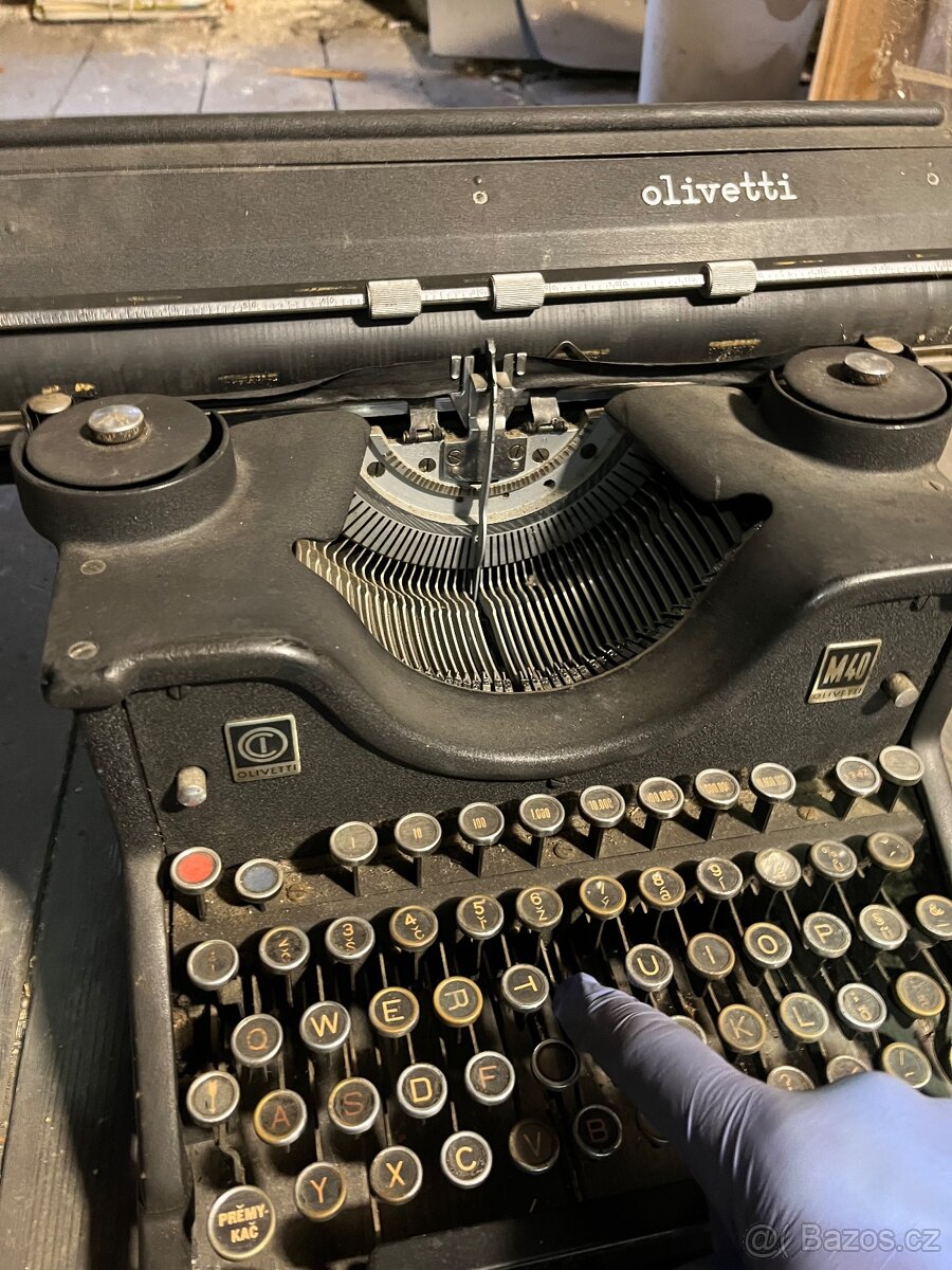 Psací stroj Olivetti - 7