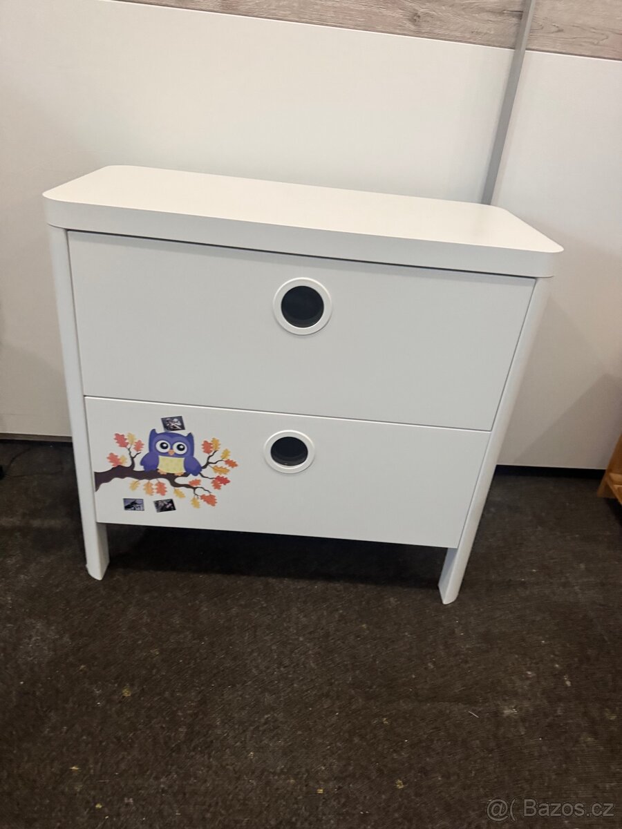 Hezká bílá dětská komoda IKEA BUSUNGE - 7