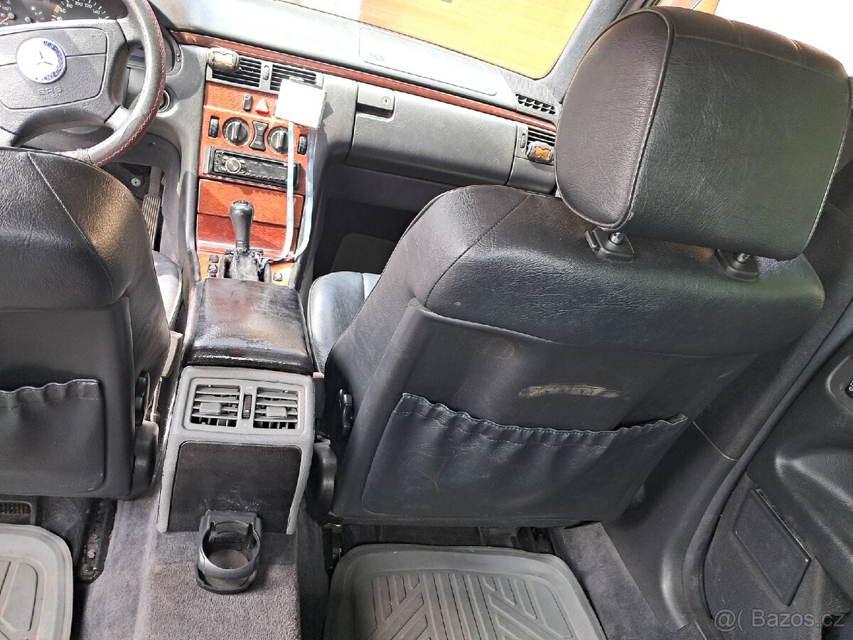 Mercedes E 220 D - 7